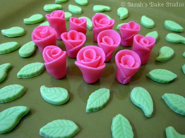 Marshmallow Fondant Roses and Leaves