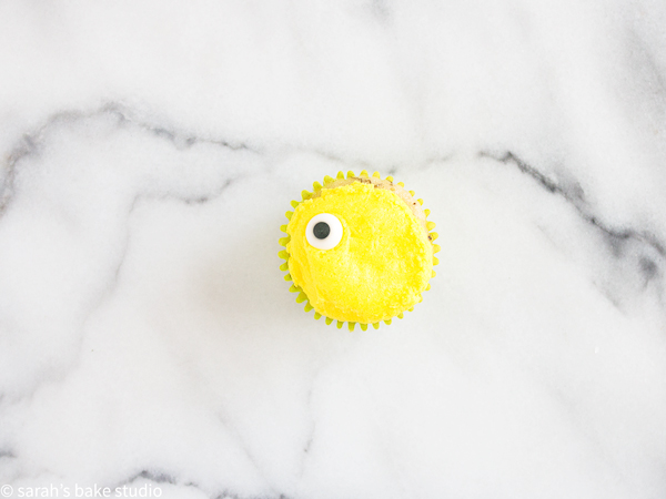 How to Make Fish Mini Cupcakes – dress up your mini cupcakes with colorful buttercream, royal icing eyes, and mini M&M’s candies to create a fun and delightful sea of mini cupcake fish!
