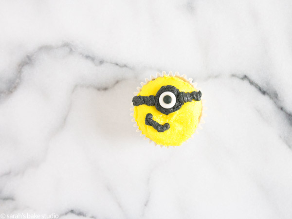 Minion Mini Cupcakes – your favorite mini cupcakes dressed up in buttercream as your favorite Minion!