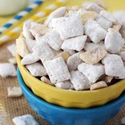 banana pudding puppy chow in a bowl.